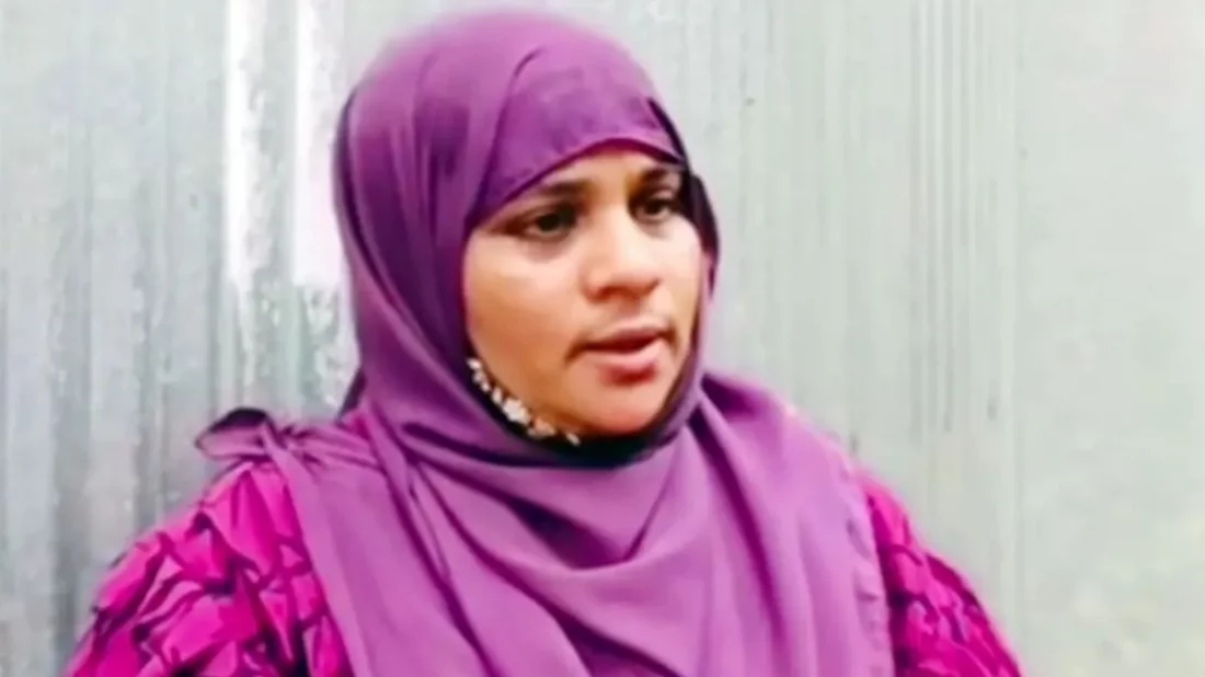 বিয়ের দাবিতে যুবকের বাড়িতে অনশনে ৫ সন্তানের জননী